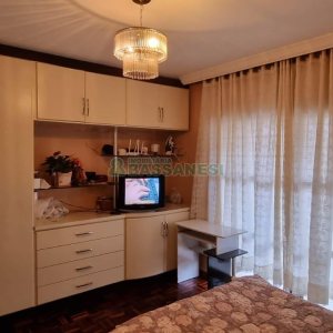 Casa com 342m², 3 dormitórios, 1 vaga, no bairro Cinqüentenário em Caxias do Sul para Comprar