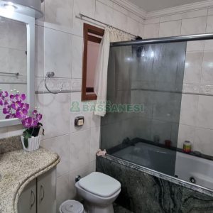Casa com 342m², 3 dormitórios, 1 vaga, no bairro Cinqüentenário em Caxias do Sul para Comprar
