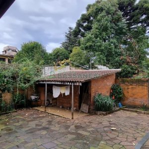 Casa com 342m², 3 dormitórios, 1 vaga, no bairro Cinqüentenário em Caxias do Sul para Comprar