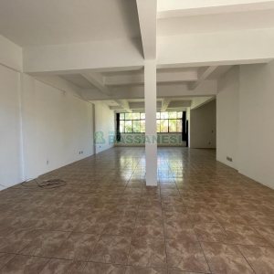 Predio com 1352m², 1 vaga, no bairro Cinqüentenário em Caxias do Sul para Alugar