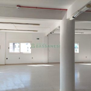 Predio com 1352m², 1 vaga, no bairro Cinqüentenário em Caxias do Sul para Alugar