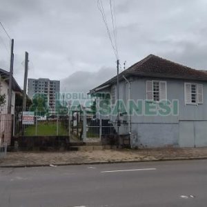 Casa com 435m², 2 dormitórios, 1 vaga, no bairro São José em Caxias do Sul para Comprar
