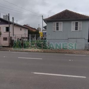Casa com 435m², 2 dormitórios, 1 vaga, no bairro São José em Caxias do Sul para Comprar