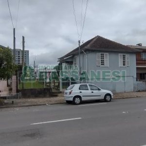 Casa com 435m², 2 dormitórios, 1 vaga, no bairro São José em Caxias do Sul para Comprar