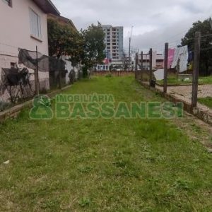 Casa com 435m², 2 dormitórios, 1 vaga, no bairro São José em Caxias do Sul para Comprar