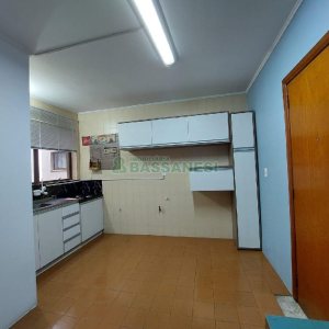 Apartamento com 140m², 3 dormitórios, 2 vagas, no bairro Lourdes em Caxias do Sul para Alugar
