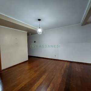 Apartamento com 140m², 3 dormitórios, 2 vagas, no bairro Lourdes em Caxias do Sul para Alugar