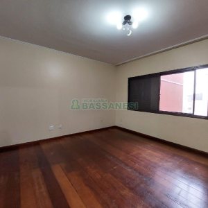 Apartamento com 140m², 3 dormitórios, 2 vagas, no bairro Lourdes em Caxias do Sul para Alugar