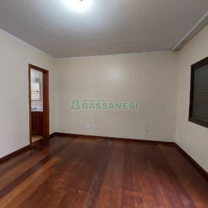 Apartamento com 140m², 3 dormitórios, 2 vagas, no bairro Lourdes em Caxias do Sul para Alugar