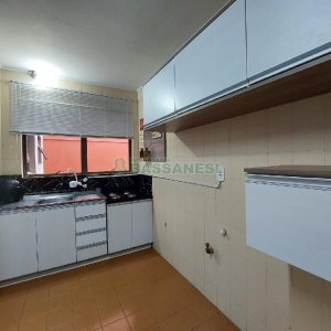 Apartamento com 140m², 3 dormitórios, 2 vagas, no bairro Lourdes em Caxias do Sul para Alugar