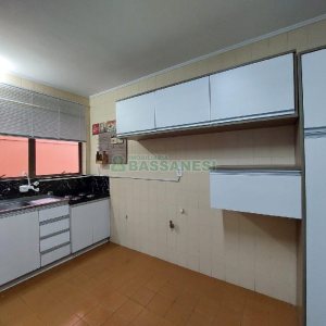 Apartamento com 140m², 3 dormitórios, 2 vagas, no bairro Lourdes em Caxias do Sul para Alugar