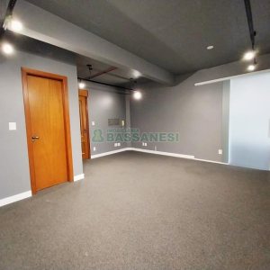 Sala com 34m², no bairro Lourdes em Caxias do Sul para Comprar