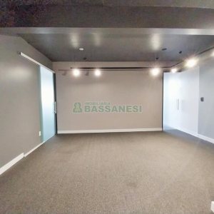 Sala com 34m², no bairro Lourdes em Caxias do Sul para Comprar