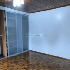 Casa com 363m², 4 dormitórios, 6 vagas, no bairro Saint Etienne em Caxias do Sul para Alugar