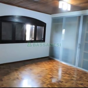 Casa com 363m², 4 dormitórios, 6 vagas, no bairro Saint Etienne em Caxias do Sul para Alugar