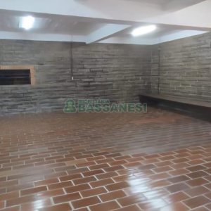Casa com 363m², 4 dormitórios, 6 vagas, no bairro Saint Etienne em Caxias do Sul para Alugar