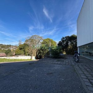 Pavilhão com 1200m², no bairro São Luiz em Caxias do Sul para Alugar