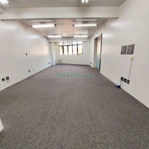 Sala com 88m², no bairro Lourdes em Caxias do Sul para Comprar
