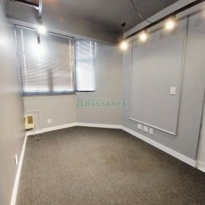 Sala com 88m², no bairro Lourdes em Caxias do Sul para Comprar
