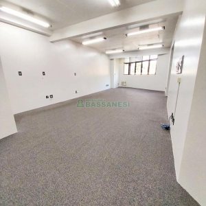 Sala com 88m², no bairro Lourdes em Caxias do Sul para Comprar