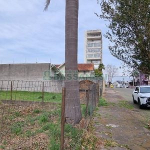 Terreno com 360m², no bairro Cinqüentenário em Caxias do Sul para Comprar