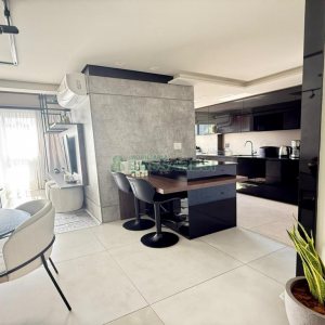 Apto Mobiliado com 85m², 2 dormitórios, 2 vagas, no bairro Centro em Caxias do Sul para Alugar