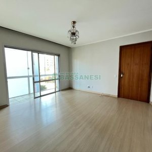 Apartamento com 106m², 3 dormitórios, 1 vaga, no bairro Centro em Caxias do Sul para Comprar