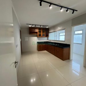 Apartamento com 106m², 3 dormitórios, 1 vaga, no bairro Centro em Caxias do Sul para Comprar