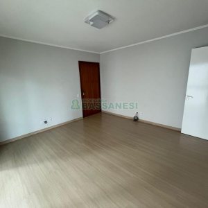 Apartamento com 106m², 3 dormitórios, 1 vaga, no bairro Centro em Caxias do Sul para Comprar