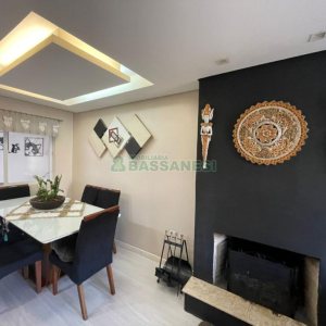 Sobrado com 150m², 3 dormitórios, 2 vagas, no bairro Vinhedos em Caxias do Sul para Comprar