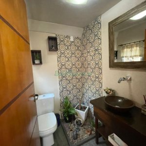 Sobrado com 150m², 3 dormitórios, 2 vagas, no bairro Vinhedos em Caxias do Sul para Comprar