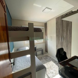 Sobrado com 150m², 3 dormitórios, 2 vagas, no bairro Vinhedos em Caxias do Sul para Comprar