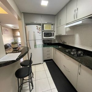 Sobrado com 150m², 3 dormitórios, 2 vagas, no bairro Vinhedos em Caxias do Sul para Comprar