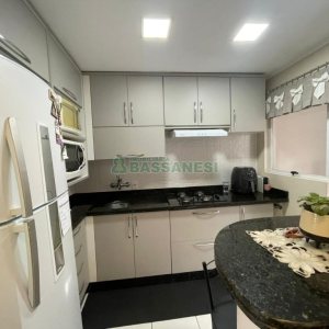 Sobrado com 150m², 3 dormitórios, 2 vagas, no bairro Vinhedos em Caxias do Sul para Comprar