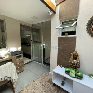 Sobrado com 150m², 3 dormitórios, 2 vagas, no bairro Vinhedos em Caxias do Sul para Comprar