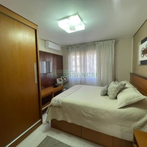 Sobrado com 150m², 3 dormitórios, 2 vagas, no bairro Vinhedos em Caxias do Sul para Comprar