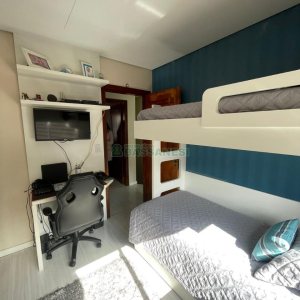 Sobrado com 150m², 3 dormitórios, 2 vagas, no bairro Vinhedos em Caxias do Sul para Comprar