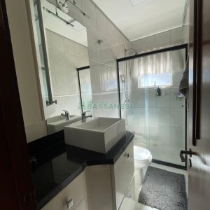 Sobrado com 150m², 3 dormitórios, 2 vagas, no bairro Vinhedos em Caxias do Sul para Comprar