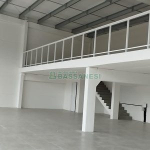 Pavilhão com 360m², no bairro São Giácomo em Caxias do Sul para Alugar