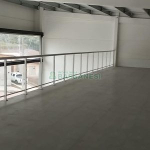Pavilhão com 360m², no bairro São Giácomo em Caxias do Sul para Alugar