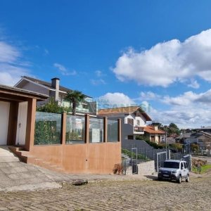 Casa com 108m², 3 dormitórios, 2 vagas, no bairro Moinhos de Vento em Caxias do Sul para Comprar