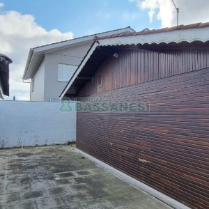 Casa com 108m², 3 dormitórios, 2 vagas, no bairro Moinhos de Vento em Caxias do Sul para Comprar