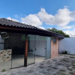 Casa com 108m², 3 dormitórios, 2 vagas, no bairro Moinhos de Vento em Caxias do Sul para Comprar