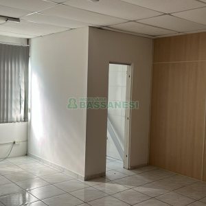 Pavilhão com 747m², no bairro Santa Lúcia em Caxias do Sul para Alugar