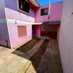Casa com 136m², 6 dormitórios, 2 vagas, no bairro Santa Lúcia em Caxias do Sul para Comprar