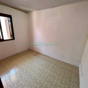 Casa com 136m², 6 dormitórios, 2 vagas, no bairro Santa Lúcia em Caxias do Sul para Comprar