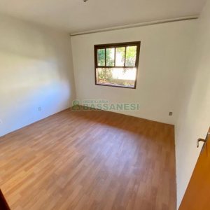 Casa com 136m², 6 dormitórios, 2 vagas, no bairro Santa Lúcia em Caxias do Sul para Comprar