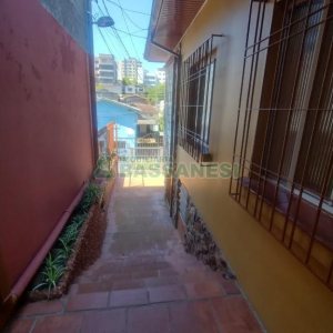 Casa com 240m², 3 dormitórios, 1 vaga, no bairro Rio Branco em Caxias do Sul para Comprar