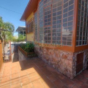 Casa com 240m², 3 dormitórios, 1 vaga, no bairro Rio Branco em Caxias do Sul para Comprar