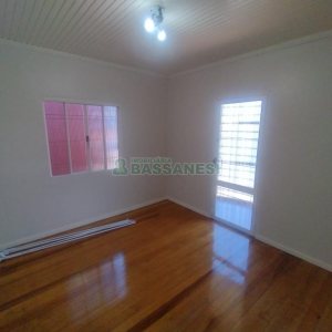 Casa com 240m², 3 dormitórios, 1 vaga, no bairro Rio Branco em Caxias do Sul para Comprar